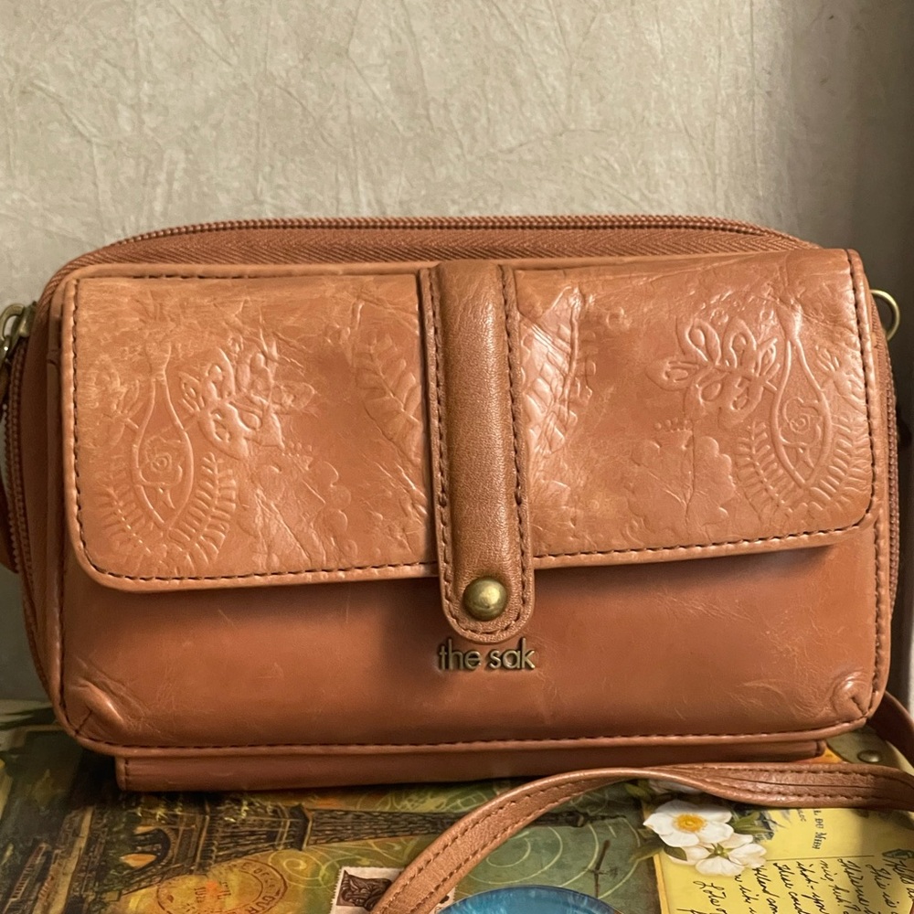The Sak Sequoia Extra Large Smartphone Crossbody Bag